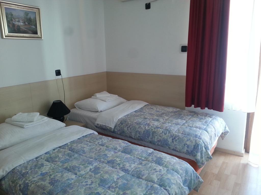 Hotel Viv Требинє Екстер'єр фото