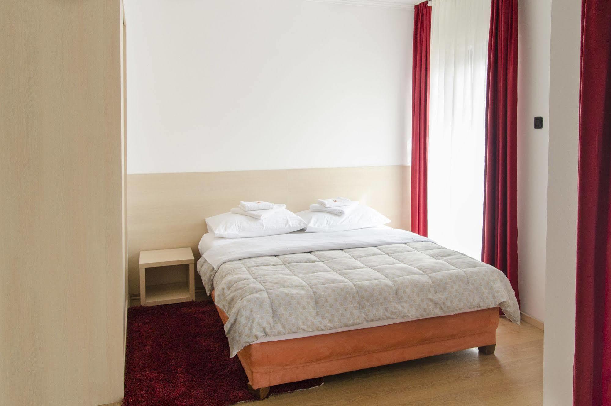 Hotel Viv Требинє Екстер'єр фото