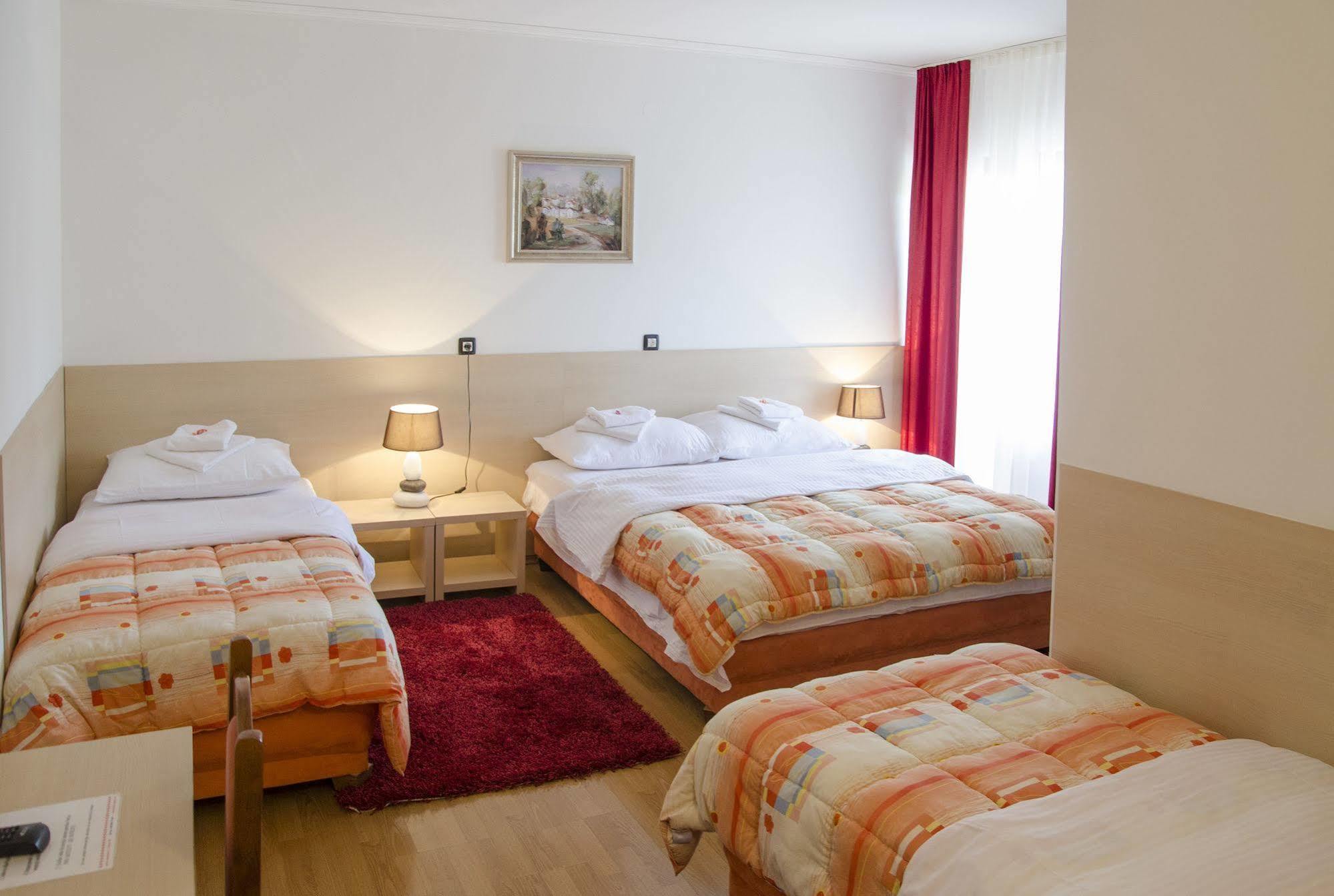 Hotel Viv Требинє Екстер'єр фото